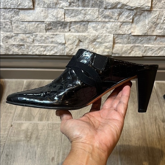 Brighton Black Romeo patent leather mules with silver medallion accent, size 7.5 - Picture 14 of 14